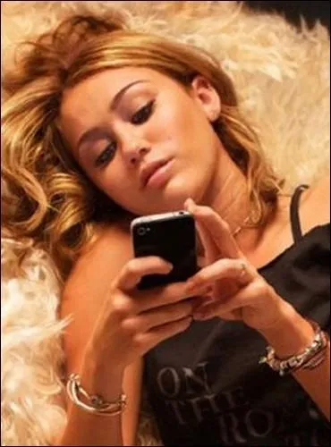 Miley Cyrus a tenu le rle principal du remake d'une teen comedy franaise. De quel film s'agit-il ?