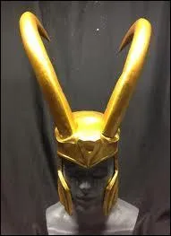 Qui traite Loki de  tte de bouc  dans  Avengers  ?
