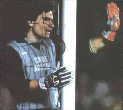 Comment s'appelle-t-il ? un ancien gardien de l'AJA...