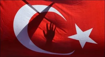 Actuellement, la Syrie fait beaucoup parler d'elle, avec quel pays a-t-elle une frontire ?