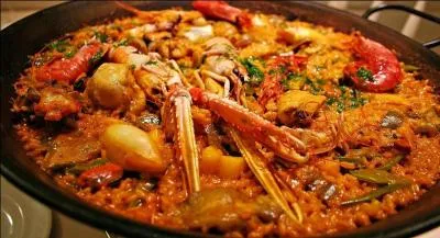 Avec quel pays, la ville espagnole de Llivia, enclave, partage-t-elle sa frontire ?