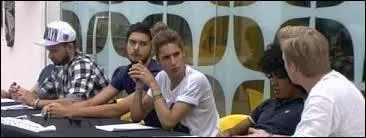 Quelle fille refuse de participer  cette lection ?