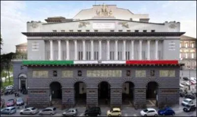 En 1958, Maria Callas enregistre  La Traviata  avec Alfredo Kraus avec les churs et orchestre du Thtre National de San Carlos. O est ce thtre ?