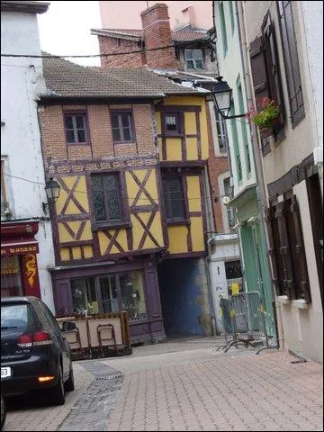 Pour votre travail, vous avez un rendez-vous  Ambert, dans quel dpartement devez-vous aller ?