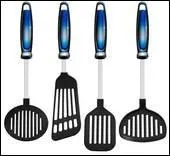 Grande cuillre plate, perce de trous, qui sert  enlever l'cume ou  retirer des aliments du liquide dans lequel ils ont cuit.