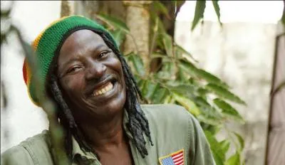 Changement de cap avec ce chanteur, Alpha Blondy, qui interprta ...