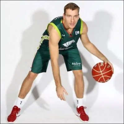 Qui est ce basketteur ?