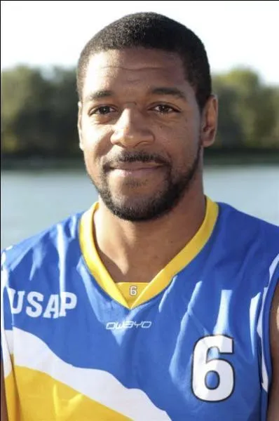 Qui est ce basketteur ?