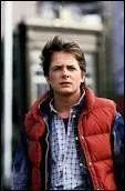 Dans quel saga de films Marty McFly voyage-t-il dans le temps  l'aide d'une DeLorean ?