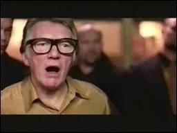  quels animaux  Tte de brique  donne-t-il les hommes qu'il assassine dans  Snatch  ?