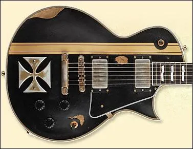  qui appartient cette guitare ?