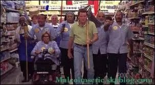 Quel est l'insigne du petit supermarch Lucky Aide ?