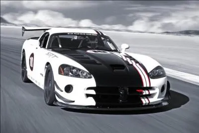 Quelle est cette amricaine de 506 chevaux atteignant une vitesse maxi de 305 km/h ?