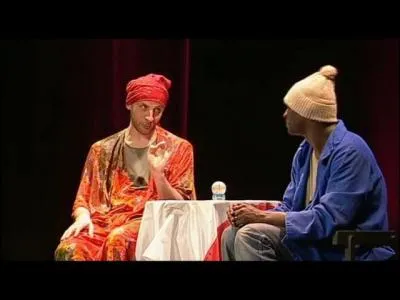 Dans le sketch  La voyante , Fred annonce  Omar qu'il va devenir un acteur clbre en Australie, sous quel nom ?