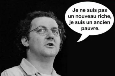 Dans quel sketch Coluche propose-t-il deux barils  la place d'un baril d'Ariel ?