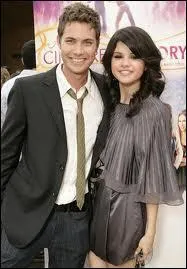 Est-ce que Selena est sortie avec Drew Seeley ?