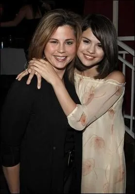 Comment s'appelle la mre de Selena ?