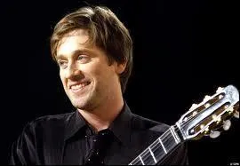 Thomas Dutronc a galement sorti un parfum pour homme, c'est ...