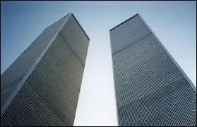 Une crature monstrueuse grimpe sur les tours jumelles, quel est ce film ?