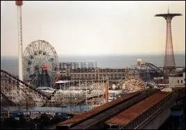 C'est un film sur les gangs, nous sommes  Coney Island,  Brooklyn, quel est ce film ?