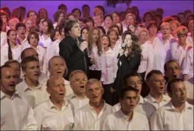 Qui animait l'mission  Les 500 choristes ensemble , diffuse sur TF1  partir de 2005, o de grands artistes se produisaient accompagns d'une chorale ?