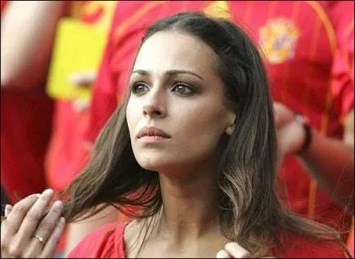 Je suis la femme d'un footballeur espagnol. Il s'appelle...