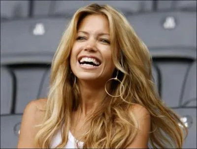 Je suis la femme d'un footballeur nerlandais. Il s'appelle...