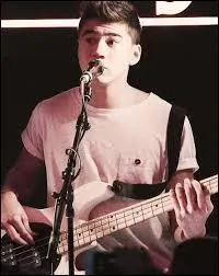 Qui a donn  Calum une brosse  dents avec un dinosaure pour motif ?