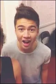 Quel est le nom complet de Calum ?