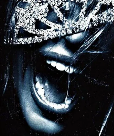 Trois ans aprs le massacre de sa famille par un psychopathe, Donna est poursuivie par ce mme psychopathe lors du bal de fin d'anne (sorti le 30/07/2008) :