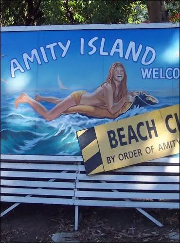 Quel grand film culte se d�roule dans une petite ville nomm�e Amity Island ?