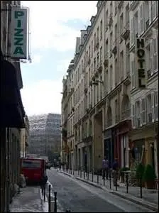 Je suis n   rue du Bouloi   , dans quelle ville est situe cette rue ?
