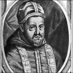 Je reois cet vch le 14 avril de l'anne suivante des mains du pape qui s'aperoit (trop tard) que j'ai trich sur mon age (1 an trop jeune ) ; comment se nomme ce souverain pontife qui dit de moi : 