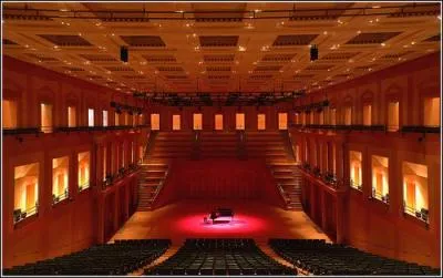 La salle de spectacle de l'Arsenal a t inaugure en 1989. Quel clbre violoncelliste tait alors prsent ?