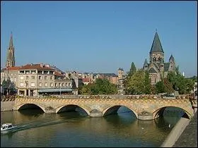 Quel vnement est organis au plan d'eau tous les ts ?