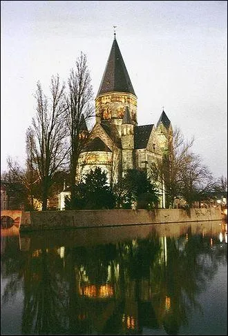 Le temple neuf a t construit au XIXe sicle. Mais Metz tait-elle alors sous domination franaise ou allemande ?
