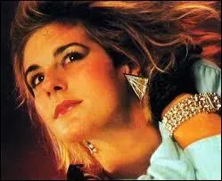 Et pour finir la plus belle, mais qui est-t-elle ( Get Closer ) ?