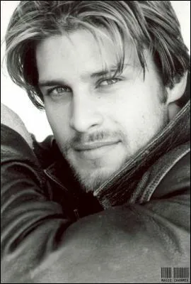 Quand Dan fait une enqute sur Lo, quelle information n'a-t-il pas trouve ?