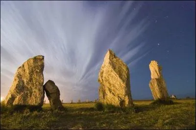 Prs de Camaret, on peut admirer les alignements de Lagatjar qui ne comptent plus aujourd'hui que 65 menhirs, que veut dire Lagatjar en breton ?