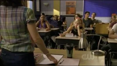C'est la reprise des cours à Tree Hill et c'est le premier jour d'Haley dans son nouveau job ; cela se passe-t-il bien ?