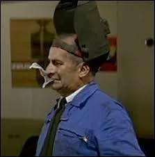 Comment se nomme le clbre film o Louis de Funs interprte Lopold Saroyan ?