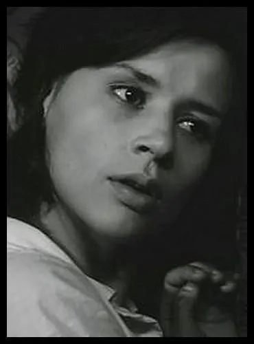 Quels thmes voque le long-mtrage   travers le miroir  d'Ingmar Bergman ?