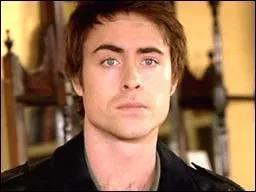 Il est mort quelques pisodes avant Nick Cutter. C'est ...