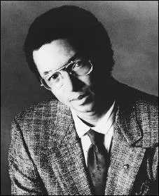 Dans quelle discipline s'est distingu le grand champion amricain Arthur Ashe, remportant notamment une grande comptition internationale en 1968 ?