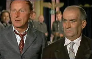 Dans quel film la clbre scne de dislocation d'une 2CV avec Louis de Funs et Bourvil est-elle joue ?