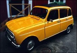 Il y eut de nombreuses versions de la R4 : L, TL et GTL, ainsi que des sries spciales telles que  Export ,  Parisienne ,  Sixties ,  Jogging ,  Savane ,  Clan &ra