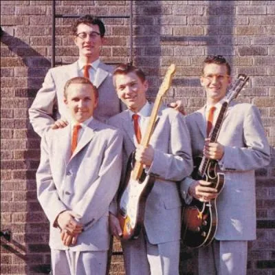 Avec quel groupe a-t-il sorti son premier album studio, en 1957 ?