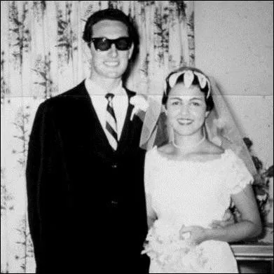 En quelle anne s'est-il mari  Mara Elena Santiago ?