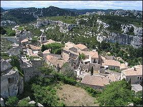 Si je vous emmene dans le village des Baux-de-Provence, dans quel dpartment seriez-vous ?