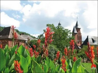 Je pars en vacances vers le petit village de Collonges-la-Rouge dans la rgion ________.